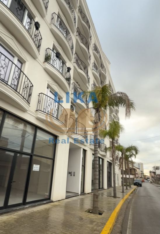 Shitet Apartament 2+1+2 në Qendër të Kavajës