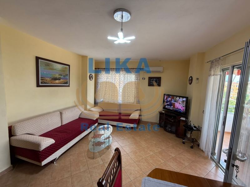 Apartament 1+1 për shitje në Mali i Robit, Golem – vetëm 300 metra nga deti.