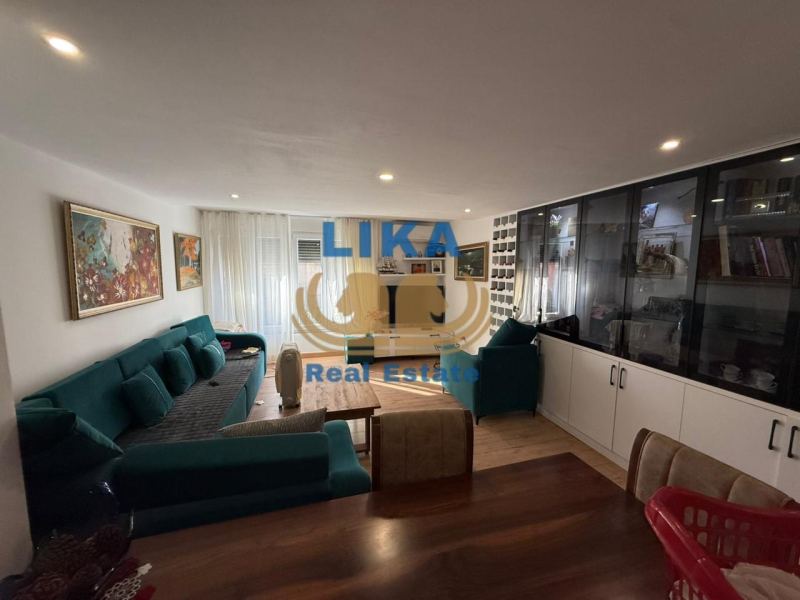 Apartament 1+1 & Njësi Biznesi për Shitje në Golem – 100m nga Deti