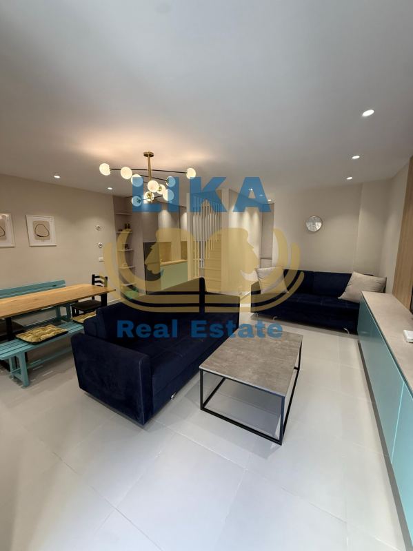 DUPLEX PËR SHITJE – PRANË DETIT