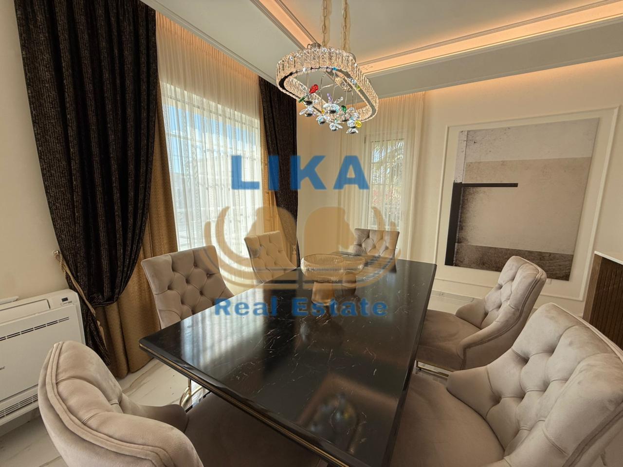 Vilë Luksoze për Shitje në Kavajë
