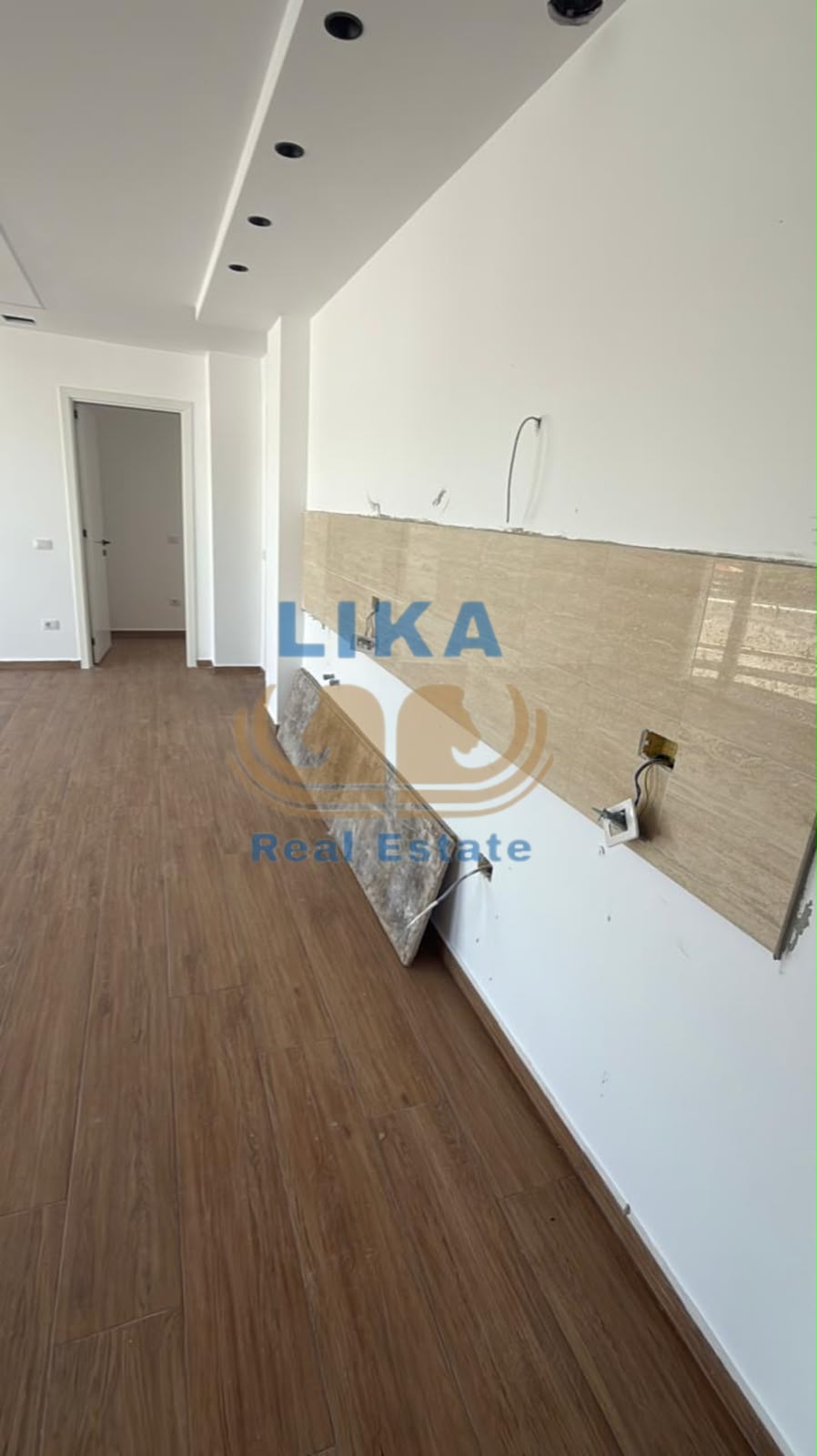Penthouse në shitje në Golem, vetëm 180 m nga deti – 250.000€