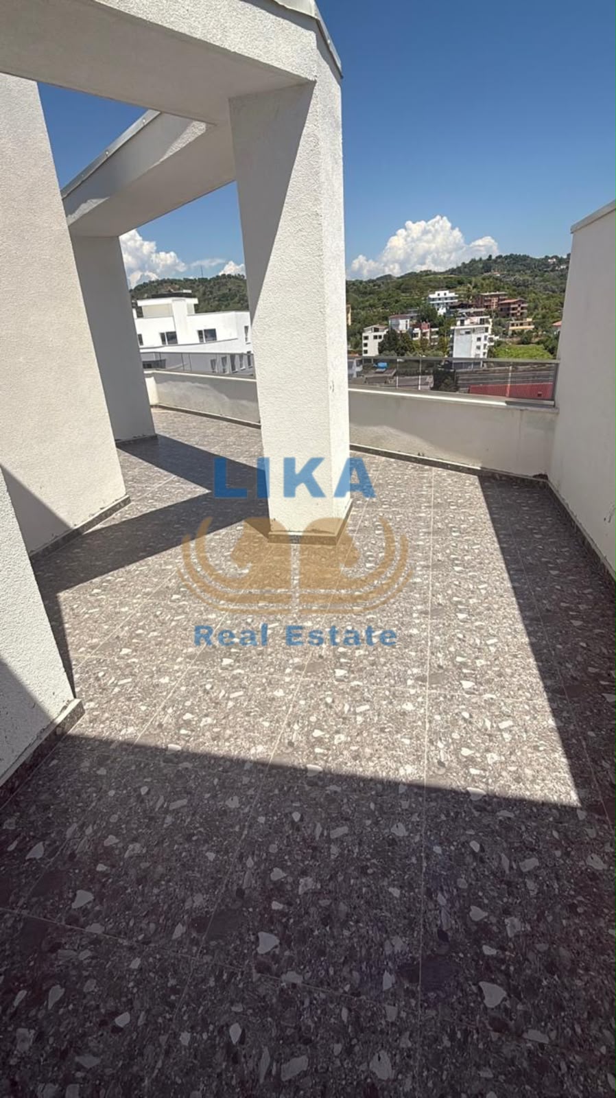 Penthouse në shitje në Golem, vetëm 180 m nga deti – 250.000€