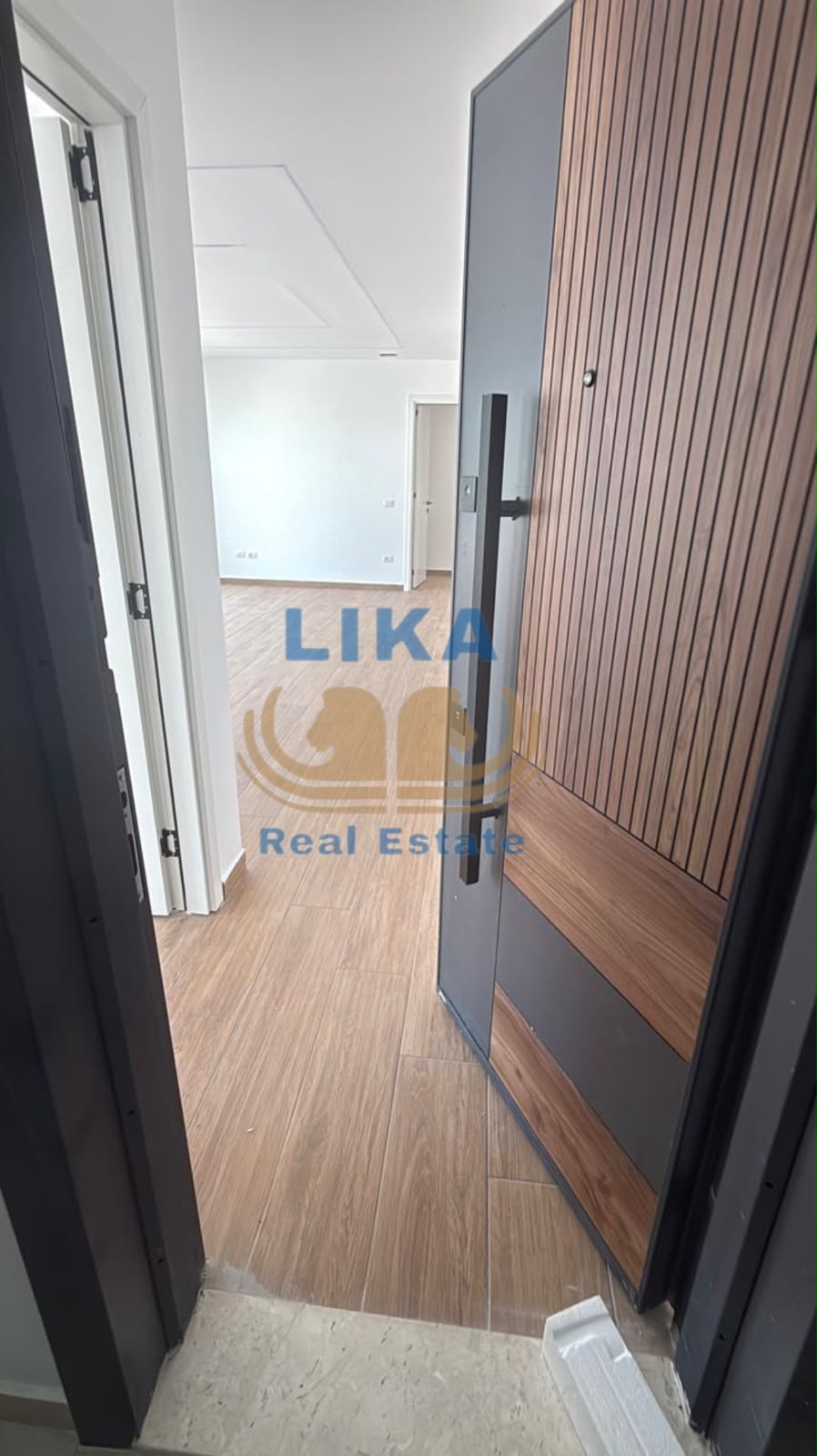 Penthouse në shitje në Golem, vetëm 180 m nga deti – 250.000€