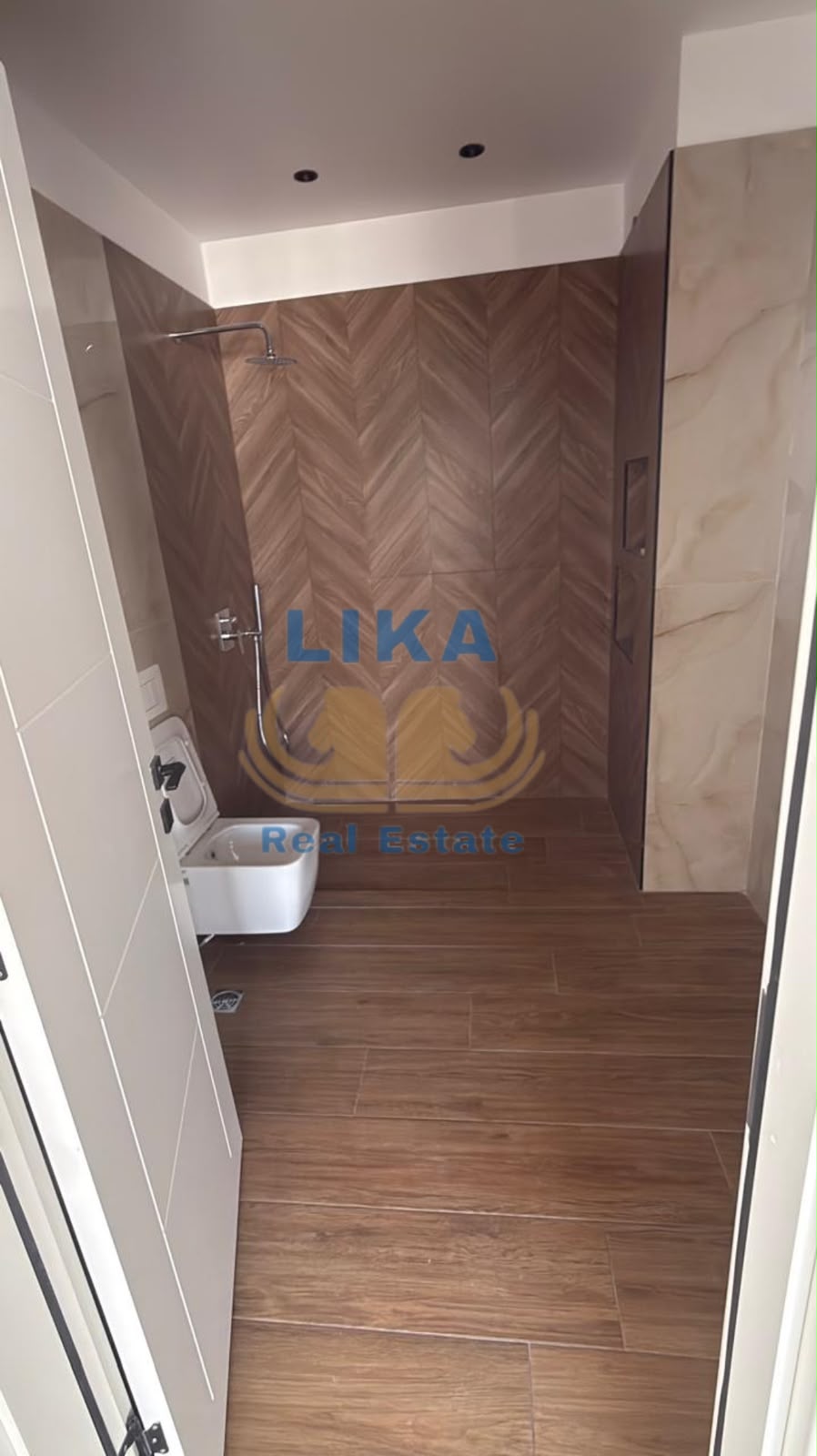 Penthouse në shitje në Golem, vetëm 180 m nga deti – 250.000€