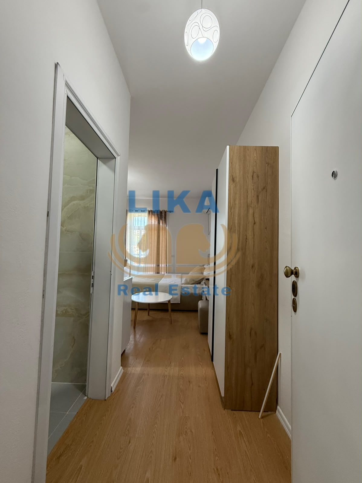 Garsoniere në Shitje në Shkëmbin e Kavajës – 200 m nga Deti