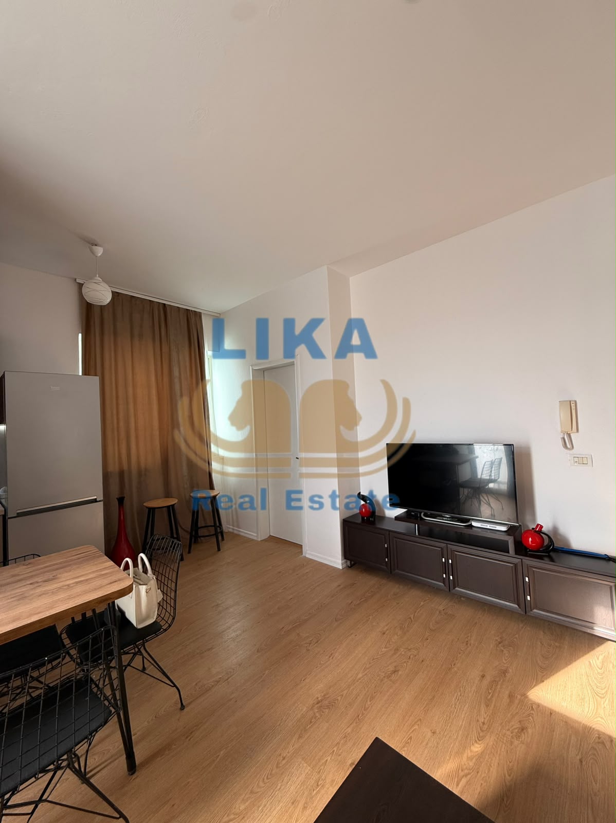 Apartament 1+1 i Sapo Rinovuar për Shitje në Shkëmbin e Kavajës – Vetëm 200 Metra nga Deti