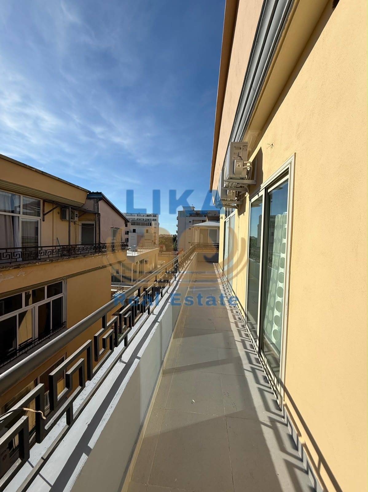 Apartament 1+1 i Sapo Rinovuar për Shitje në Shkëmbin e Kavajës – Vetëm 200 Metra nga Deti