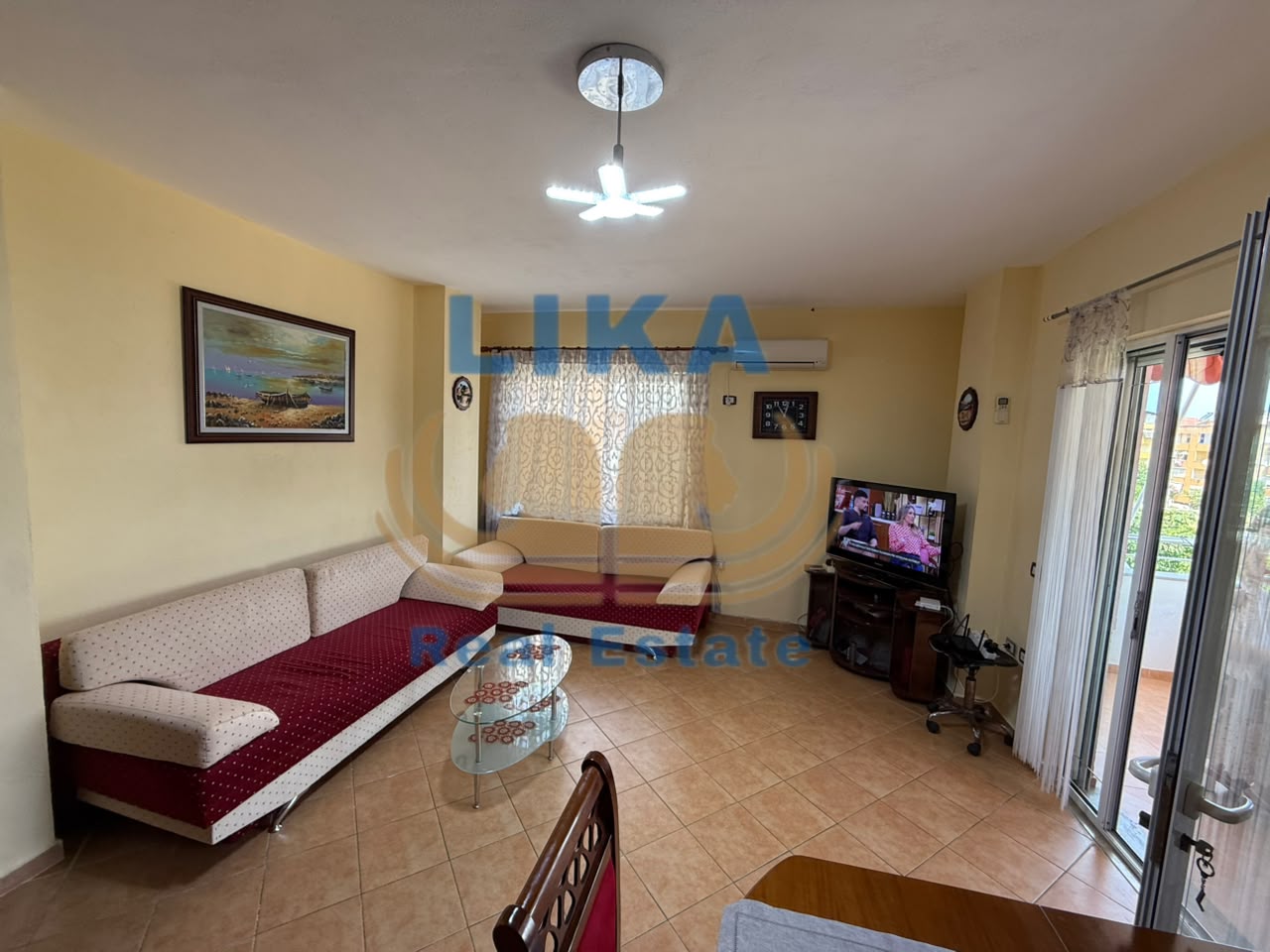 Apartament 1+1 për shitje në Mali i Robit, Golem – vetëm 300 metra nga deti.