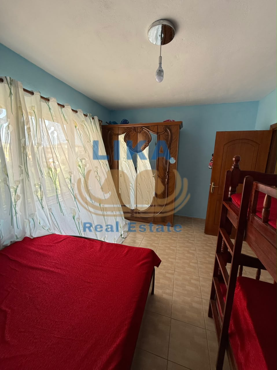 Apartament 1+1 për shitje në Mali i Robit, Golem – vetëm 300 metra nga deti.