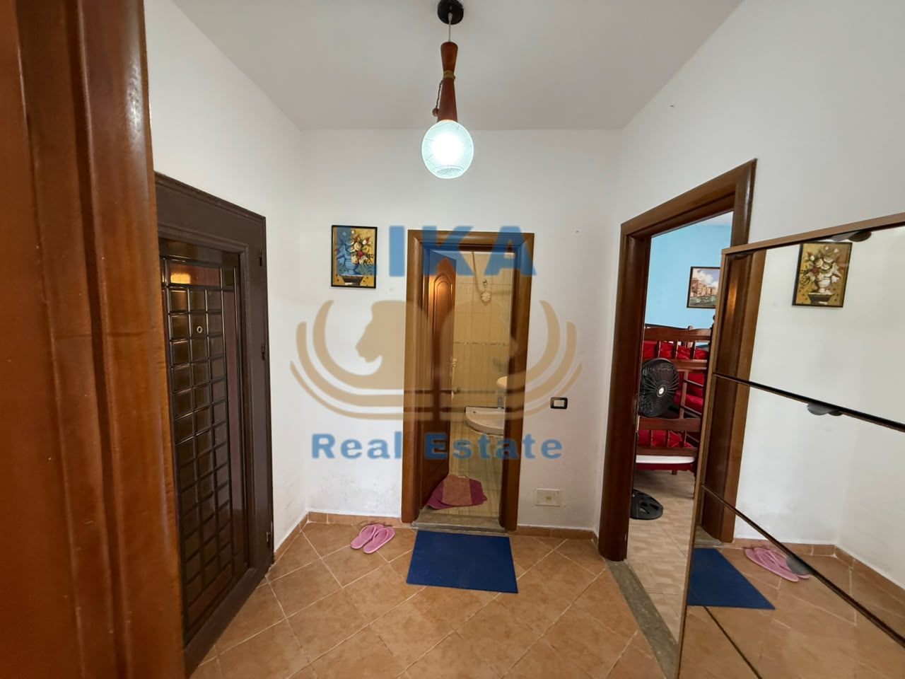 Apartament 1+1 për shitje në Mali i Robit, Golem – vetëm 300 metra nga deti.