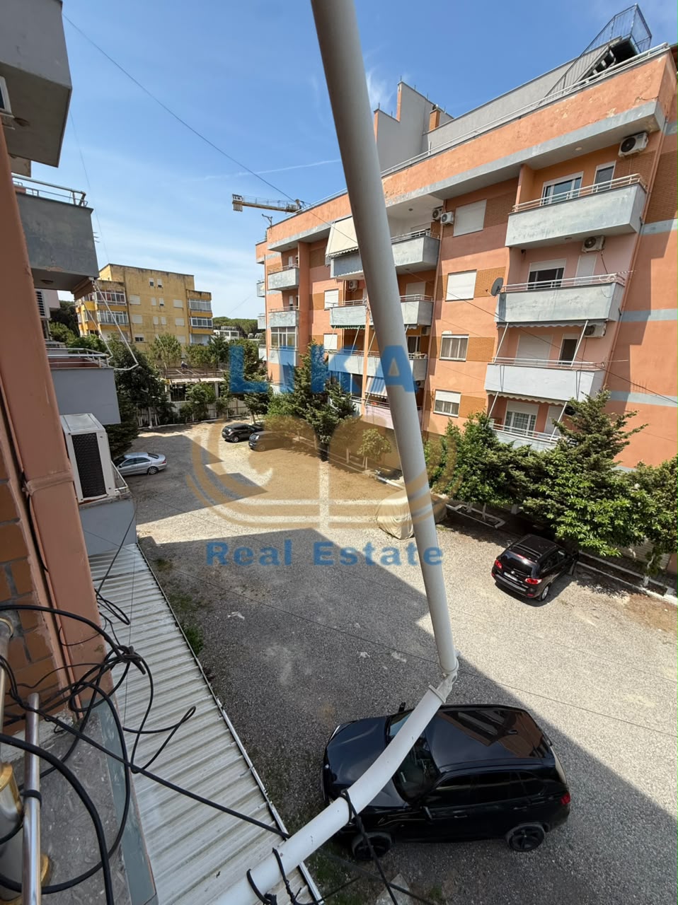 Apartament 1+1 për shitje në Mali i Robit, Golem – vetëm 300 metra nga deti.