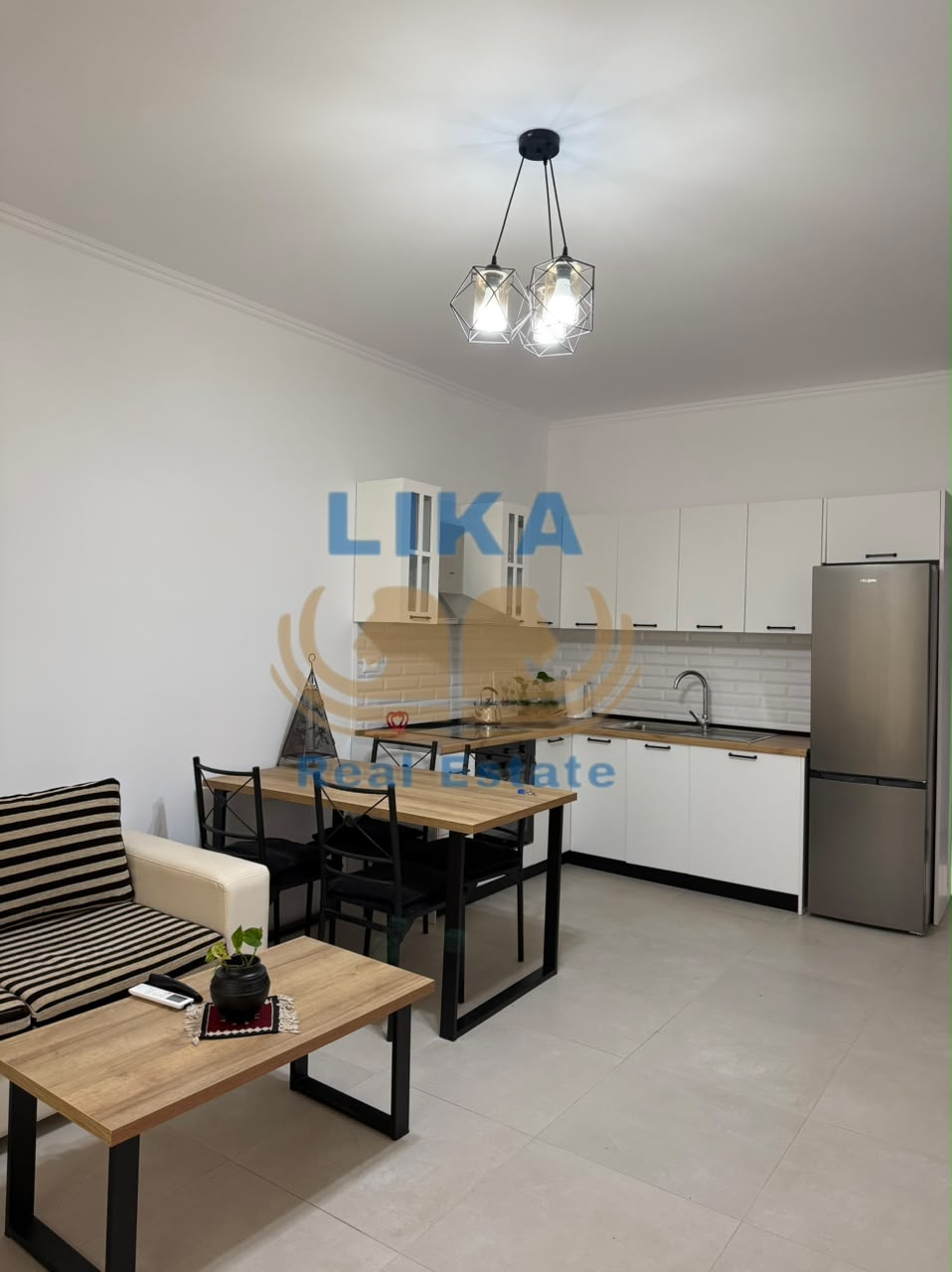 Shitet Apartament 2+1 në Mal të Robit – Me Pamje nga Deti