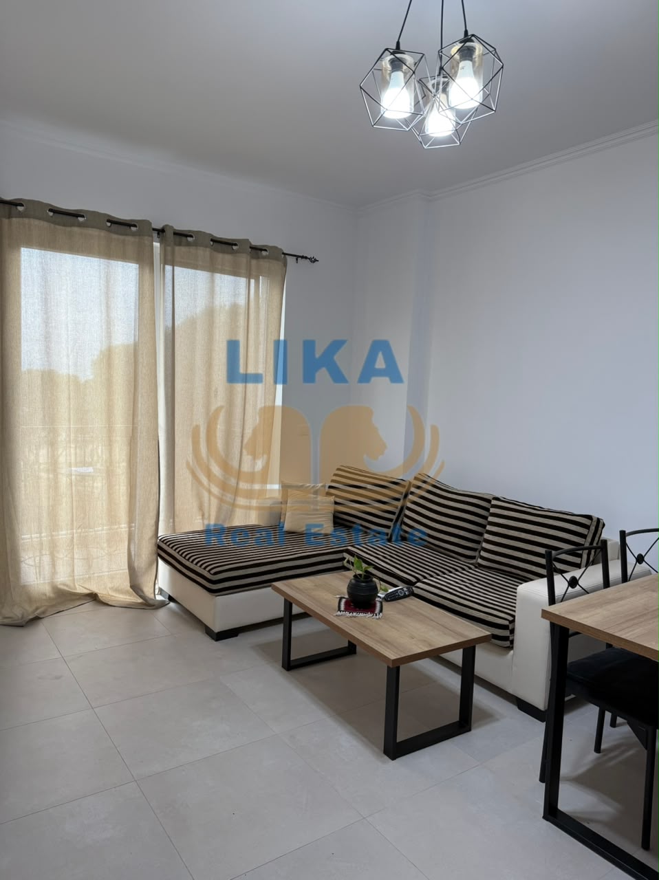 Shitet Apartament 2+1 në Mal të Robit – Me Pamje nga Deti