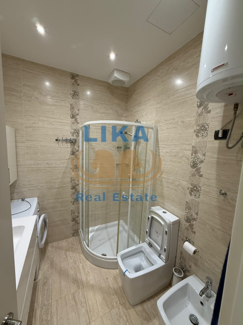 Shitet Apartament 2+1 në Qerret – Vetëm 70 Metra nga Deti