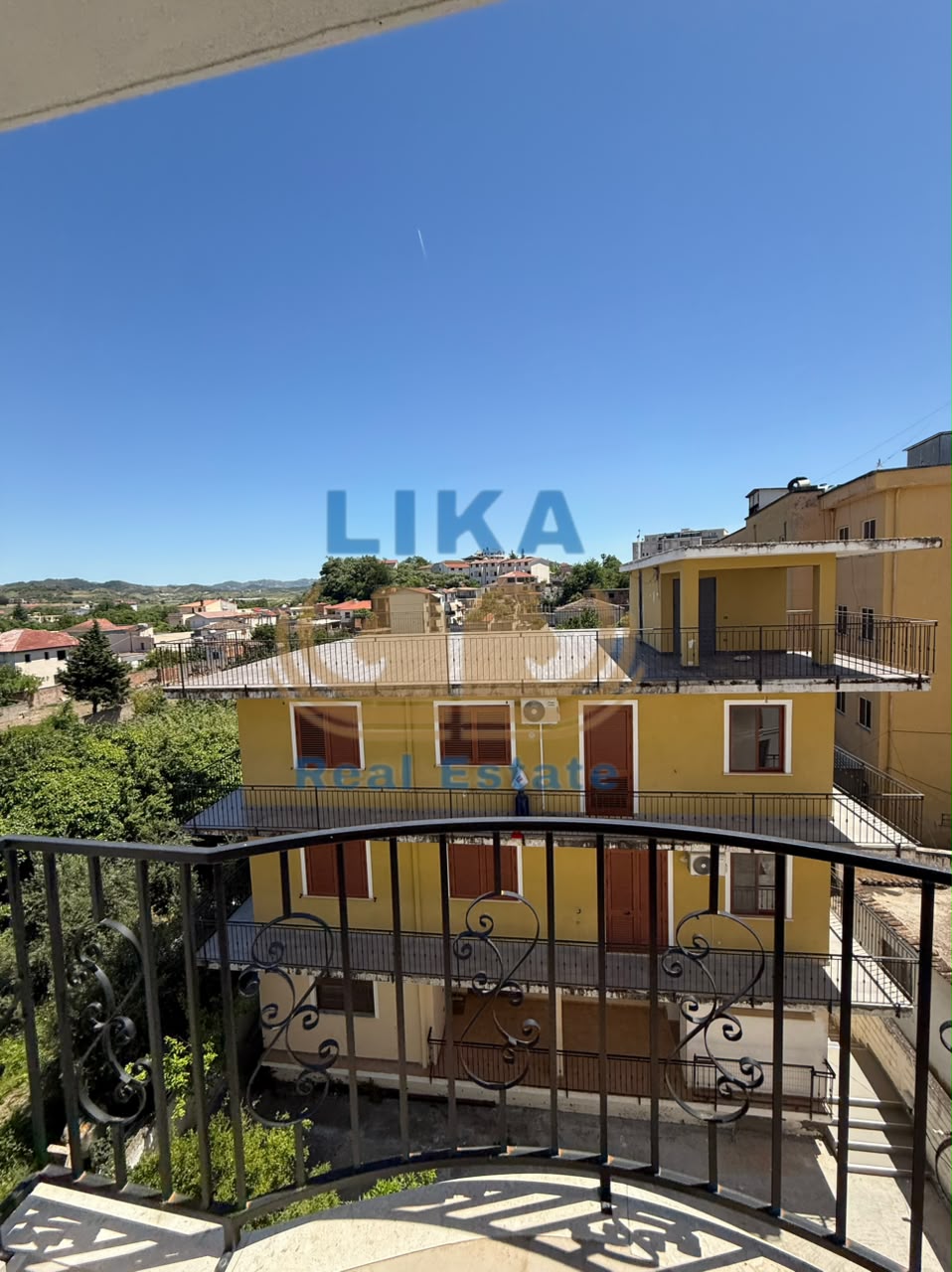 Shitet Apartament 2+1+2 në Qendër të Kavajës