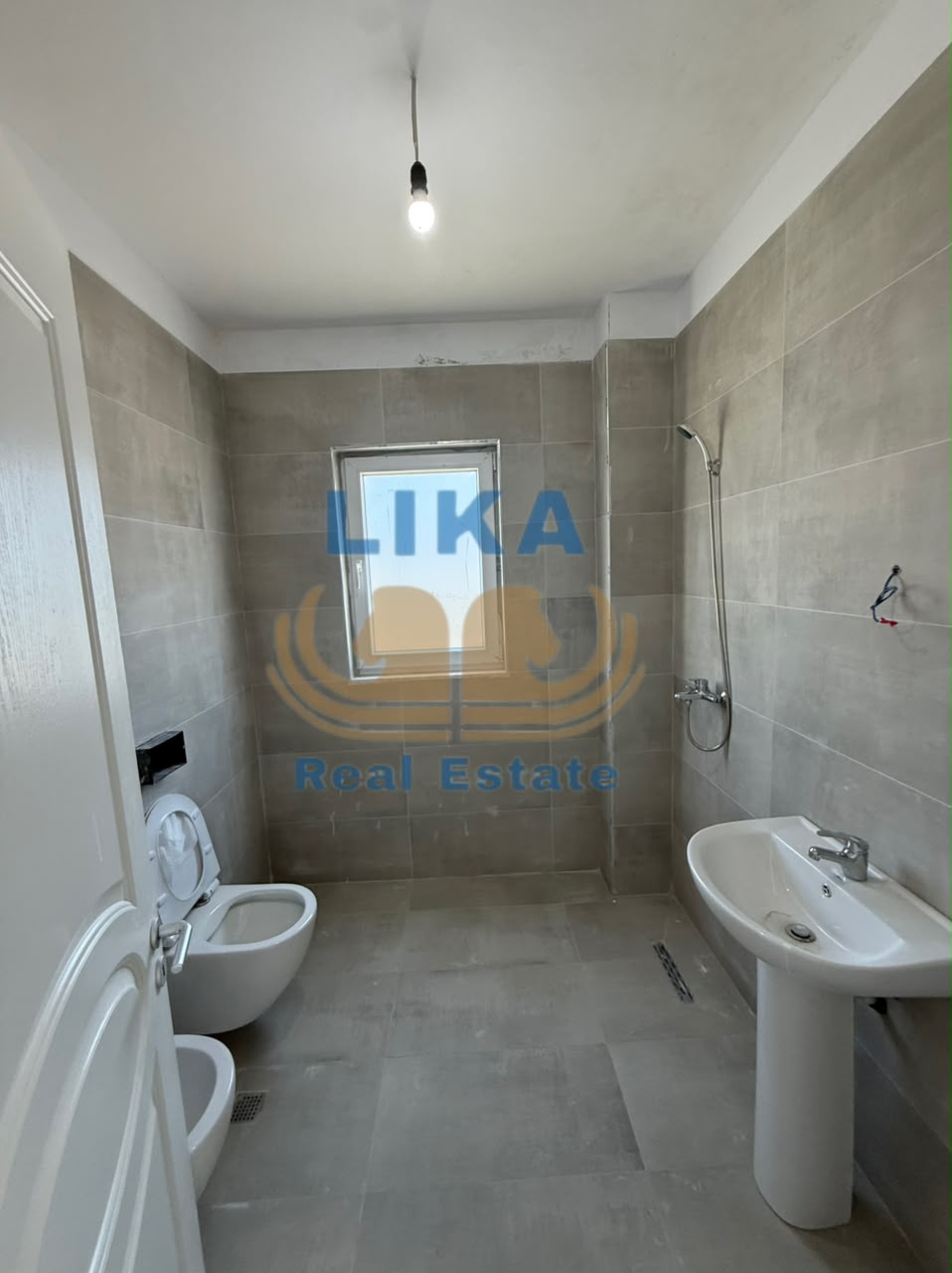 Shitet Apartament 2+1+2 në Qendër të Kavajës