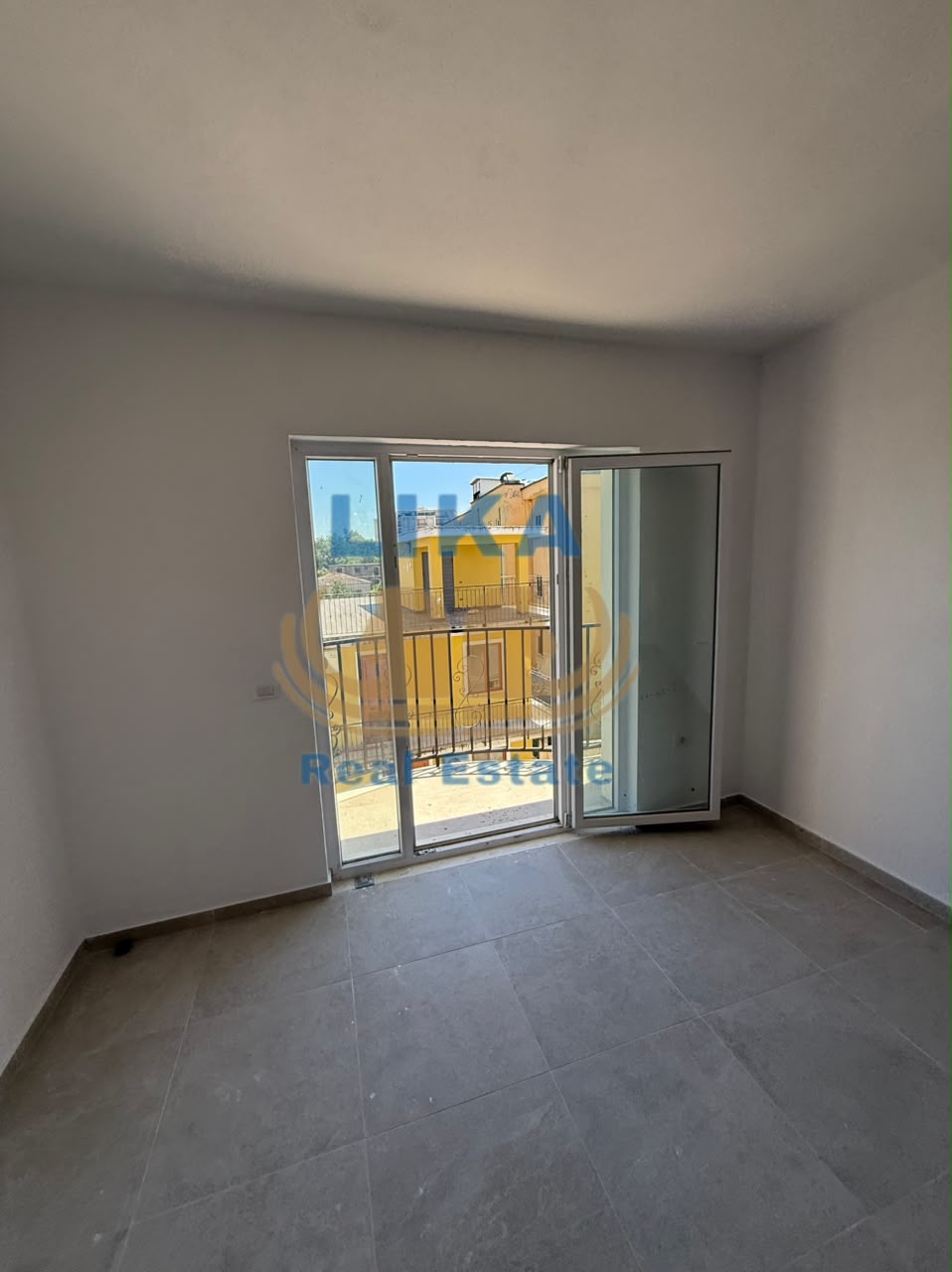 Shitet Apartament 2+1+2 në Qendër të Kavajës