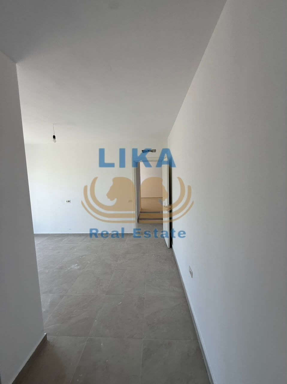 Shitet Apartament 2+1+2 në Qendër të Kavajës