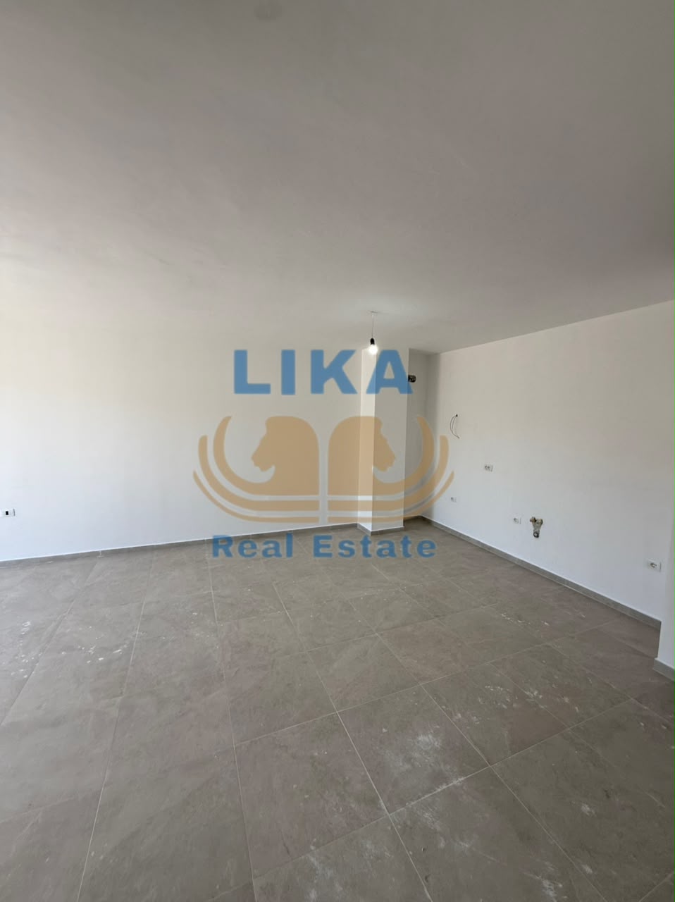Shitet Apartament 2+1+2 në Qendër të Kavajës