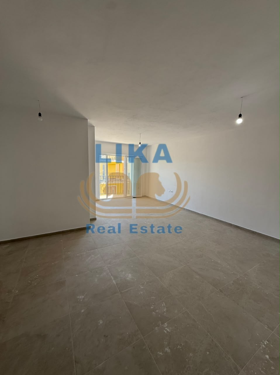 Shitet Apartament 2+1+2 në Qendër të Kavajës