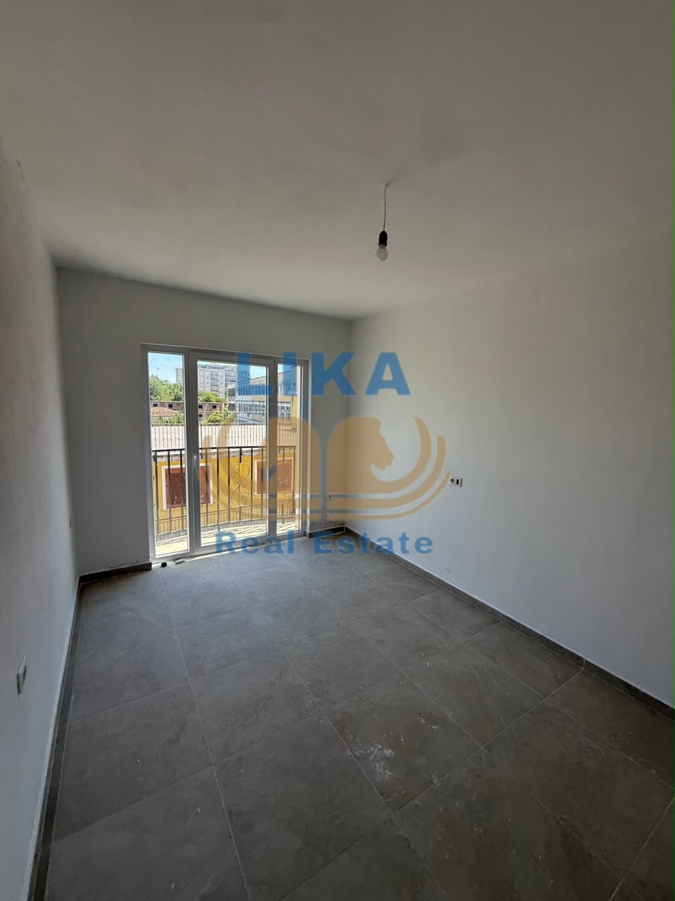 Shitet Apartament 2+1+2 në Qendër të Kavajës