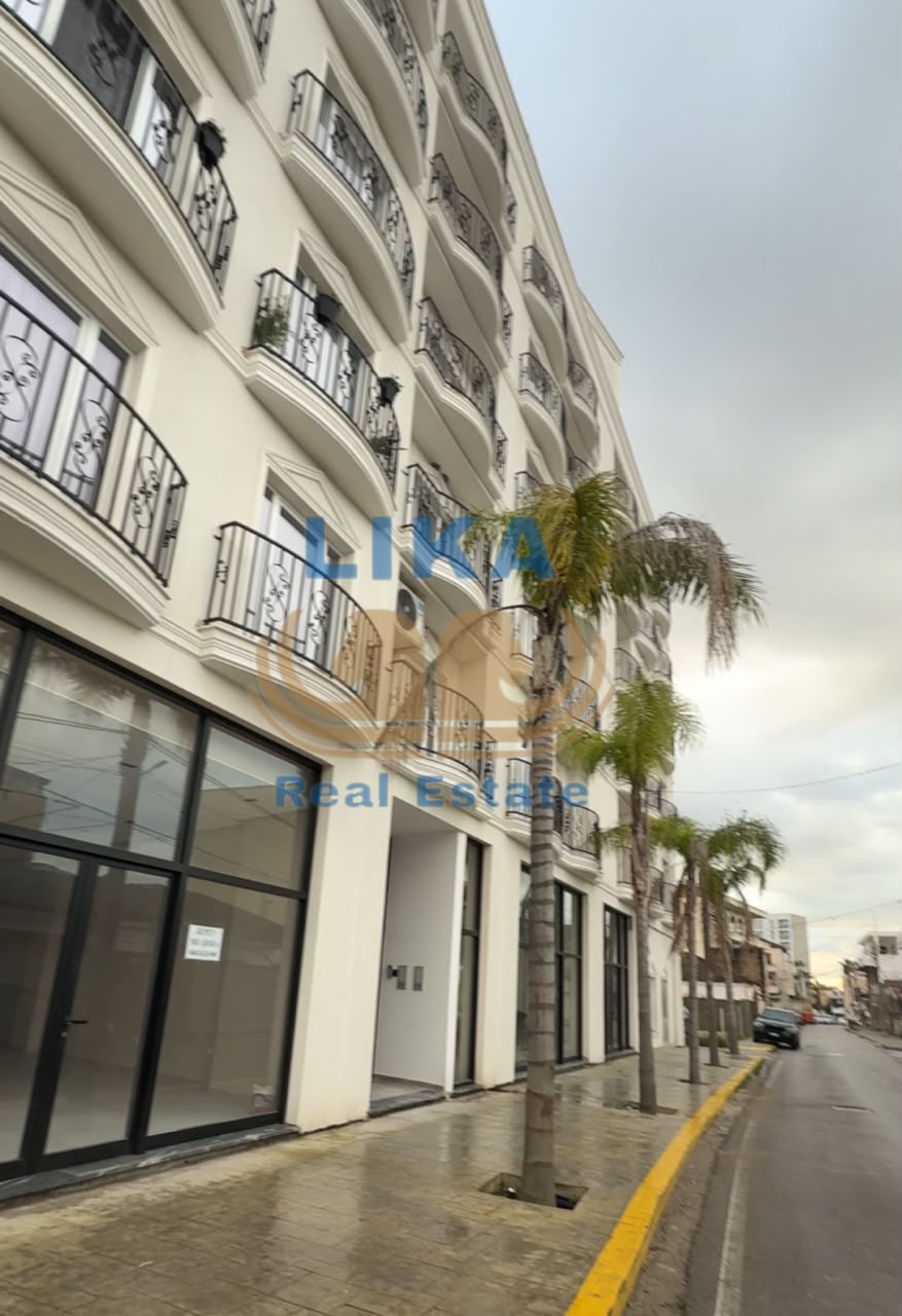 Shitet Apartament 2+1+2 në Qendër të Kavajës