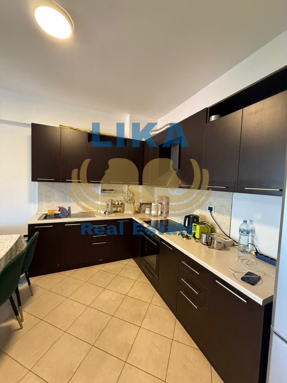 Apartament 2+1 për shitje në Shkëmbin e Kavajës – Vetëm 50 metra nga deti