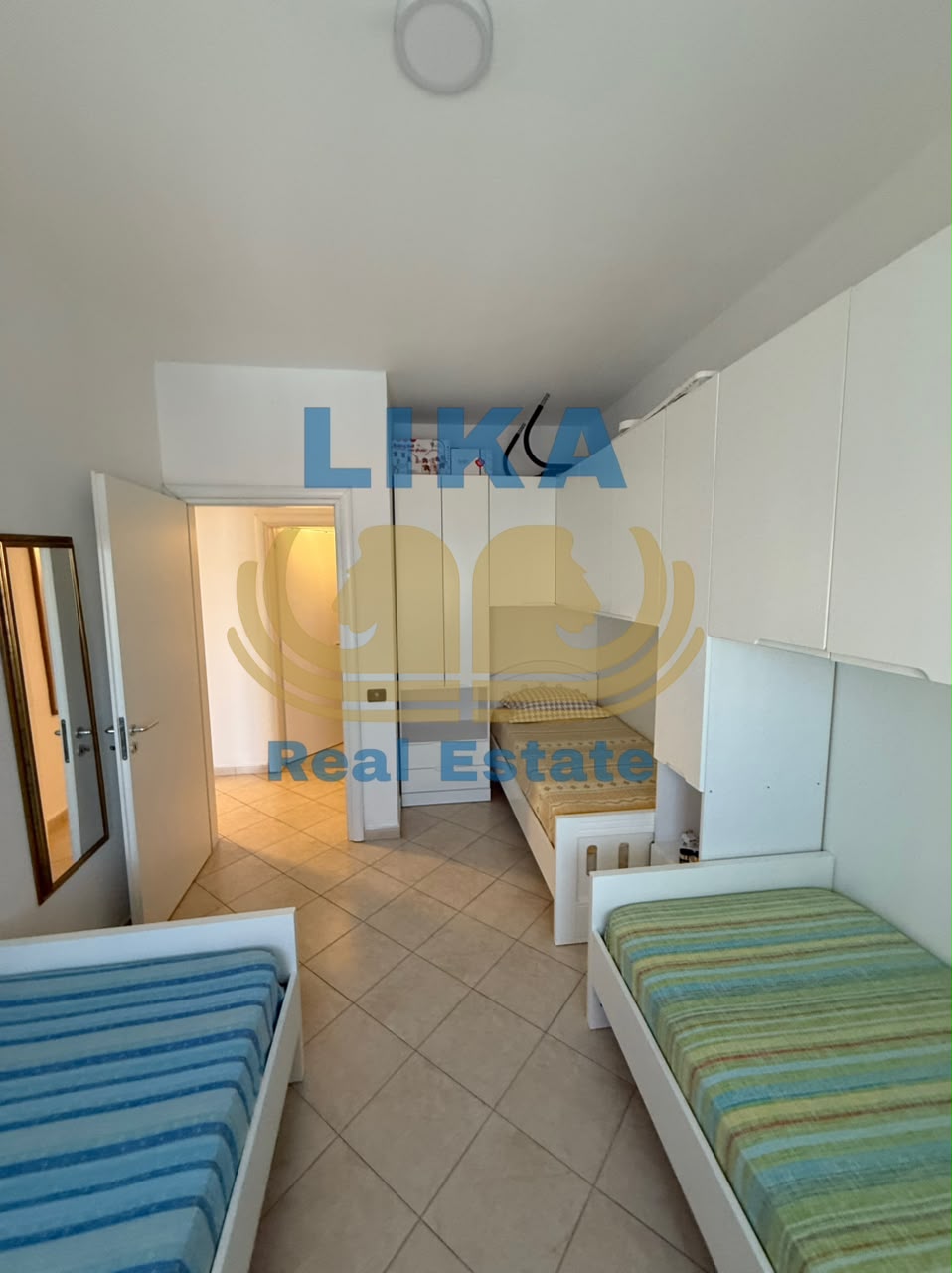 Apartament 2+1 për shitje në Shkëmbin e Kavajës – Vetëm 50 metra nga deti