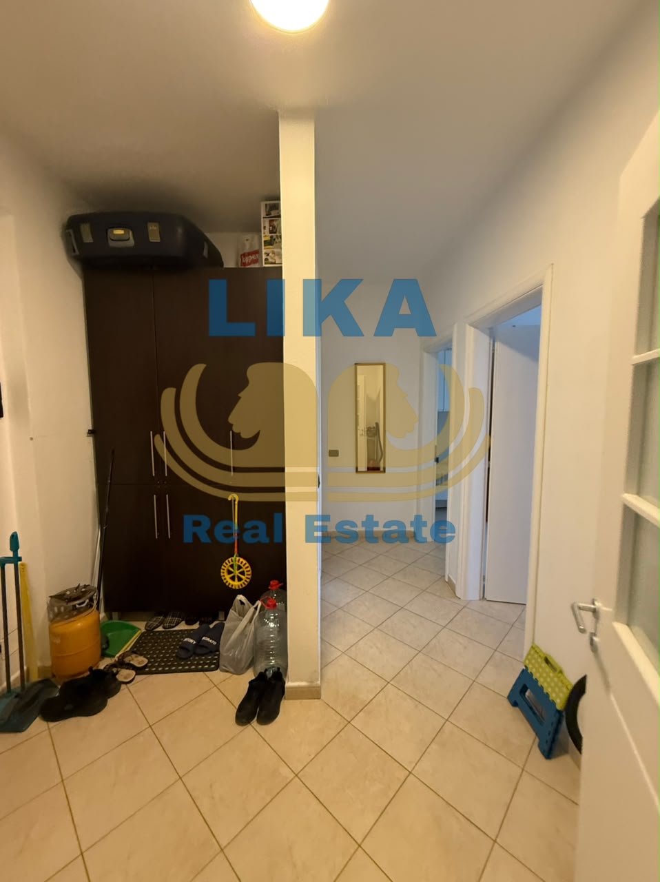 Apartament 2+1 për shitje në Shkëmbin e Kavajës – Vetëm 50 metra nga deti