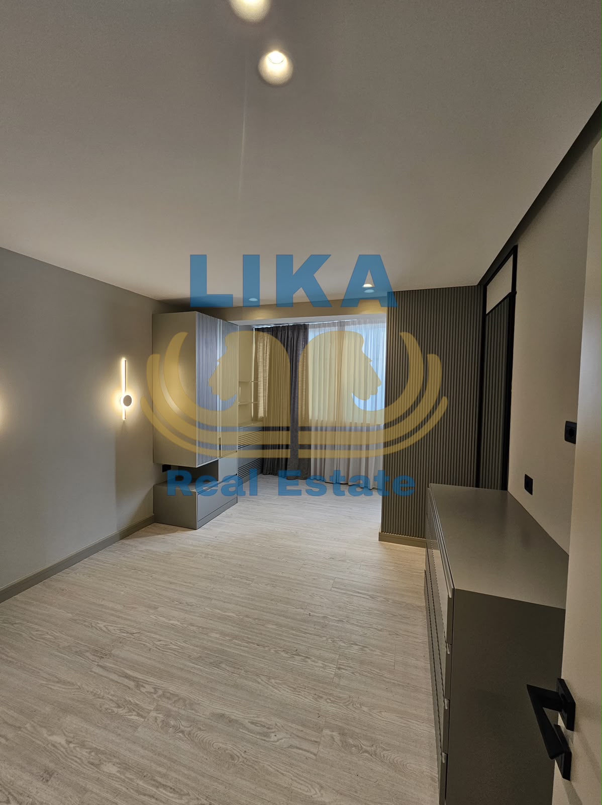 Apartament 2+1+2 në shitje në Mali i Robit – Vijë e parë me detin