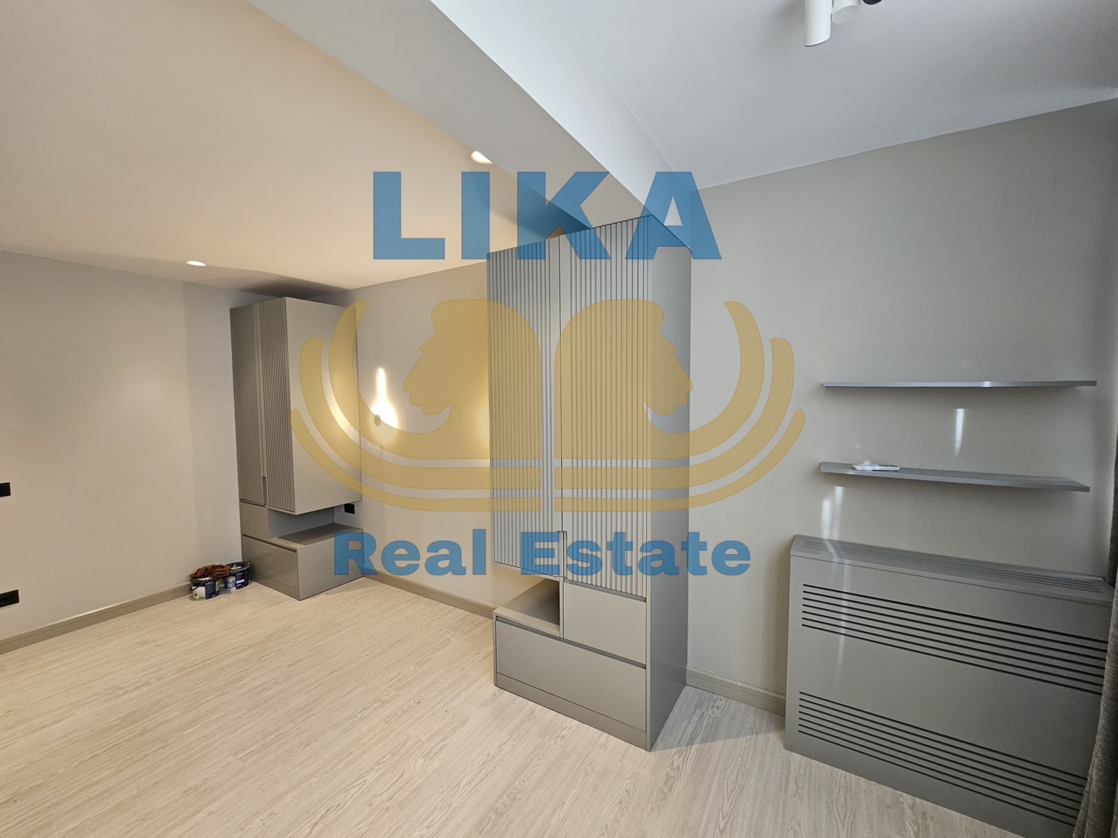 Apartament 2+1+2 në shitje në Mali i Robit – Vijë e parë me detin
