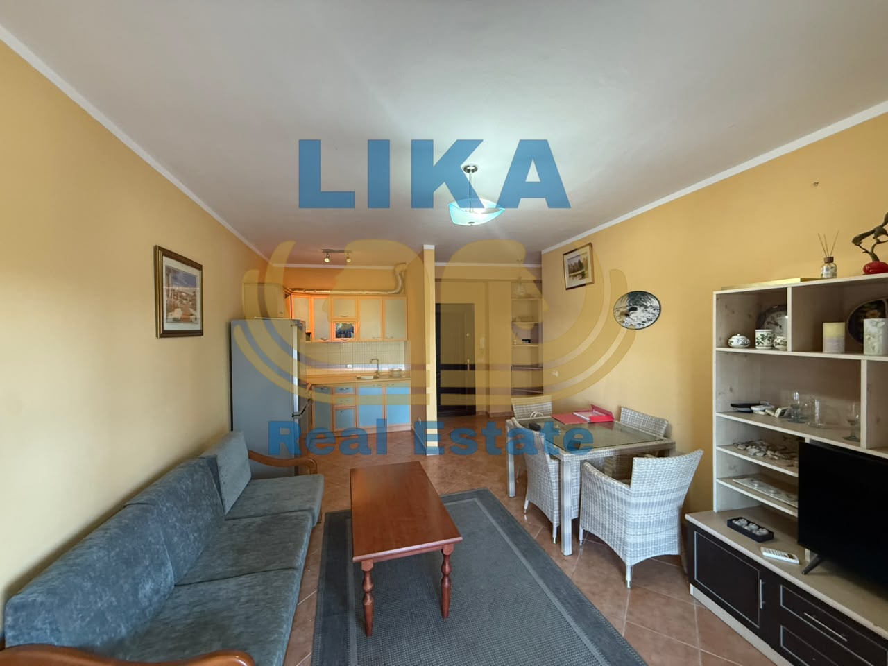 Apartament 2+1 në shitje në vijë të parë me detin në Golem