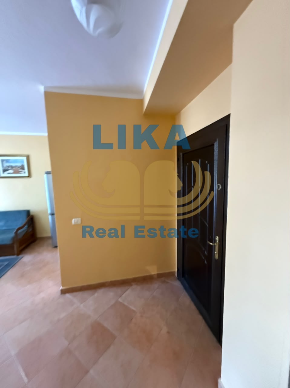 Apartament 2+1 në shitje në vijë të parë me detin në Golem