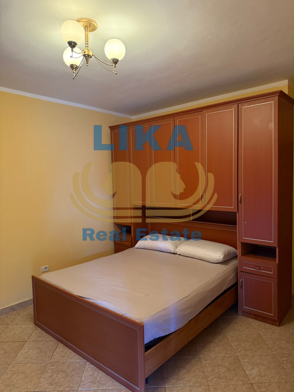 Apartament 2+1 në shitje në vijë të parë me detin në Golem