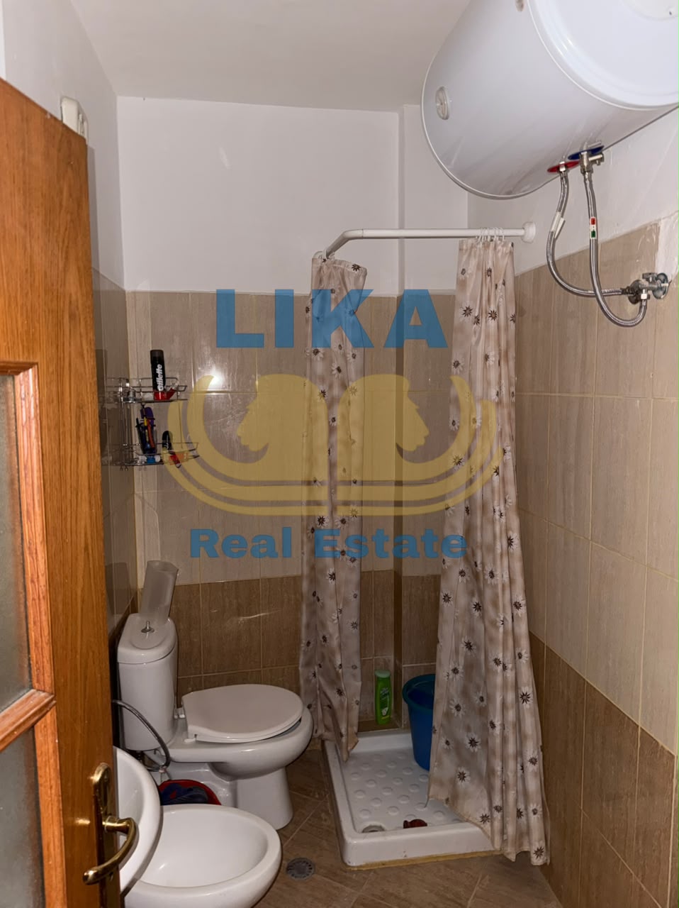 Apartament 2+1 në shitje në vijë të parë me detin në Golem