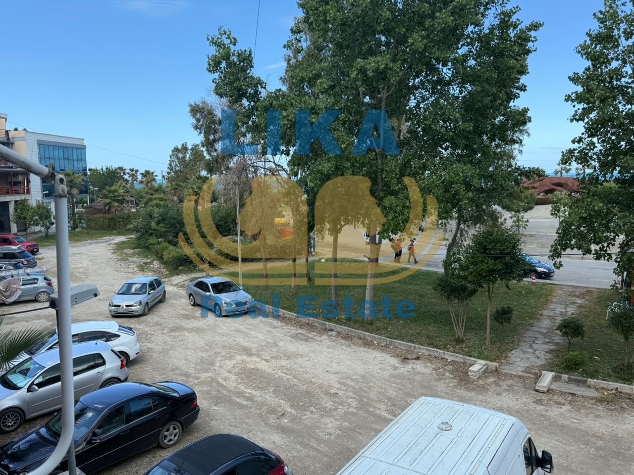Apartament 2+1 në shitje në vijë të parë me detin në Golem