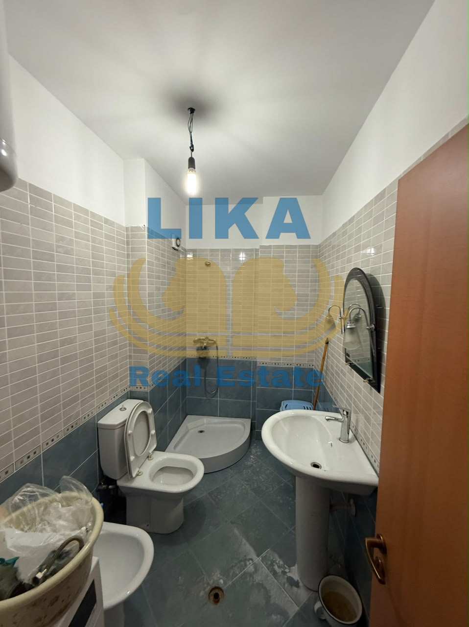Papafingo 2+1 në shitje në Golem, pranë Hotel Flower – Vetëm 200 metra nga deti