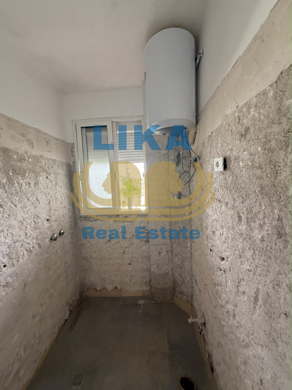 Apartament 2+1 në shitje në Qerret – Pranë detit me verandë 40 m² – 180,000€