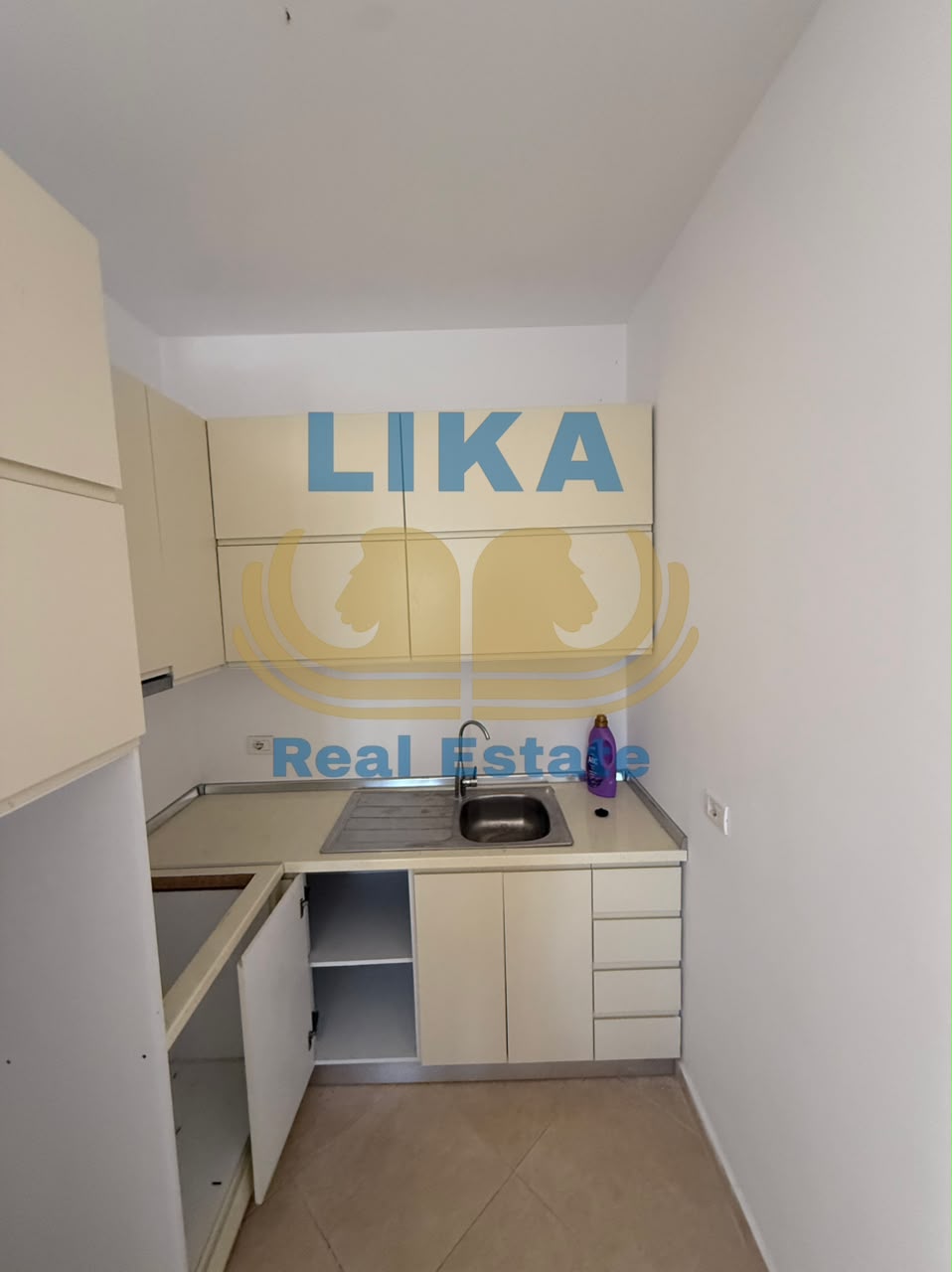 Apartament 2+1 në shitje në Qerret – Pranë detit me verandë 40 m² – 180,000€