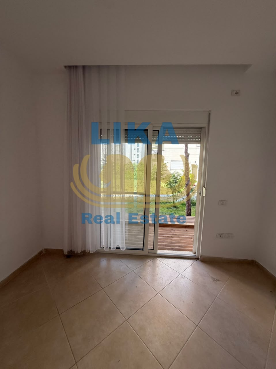 Apartament 2+1 në shitje në Qerret – Pranë detit me verandë 40 m² – 180,000€