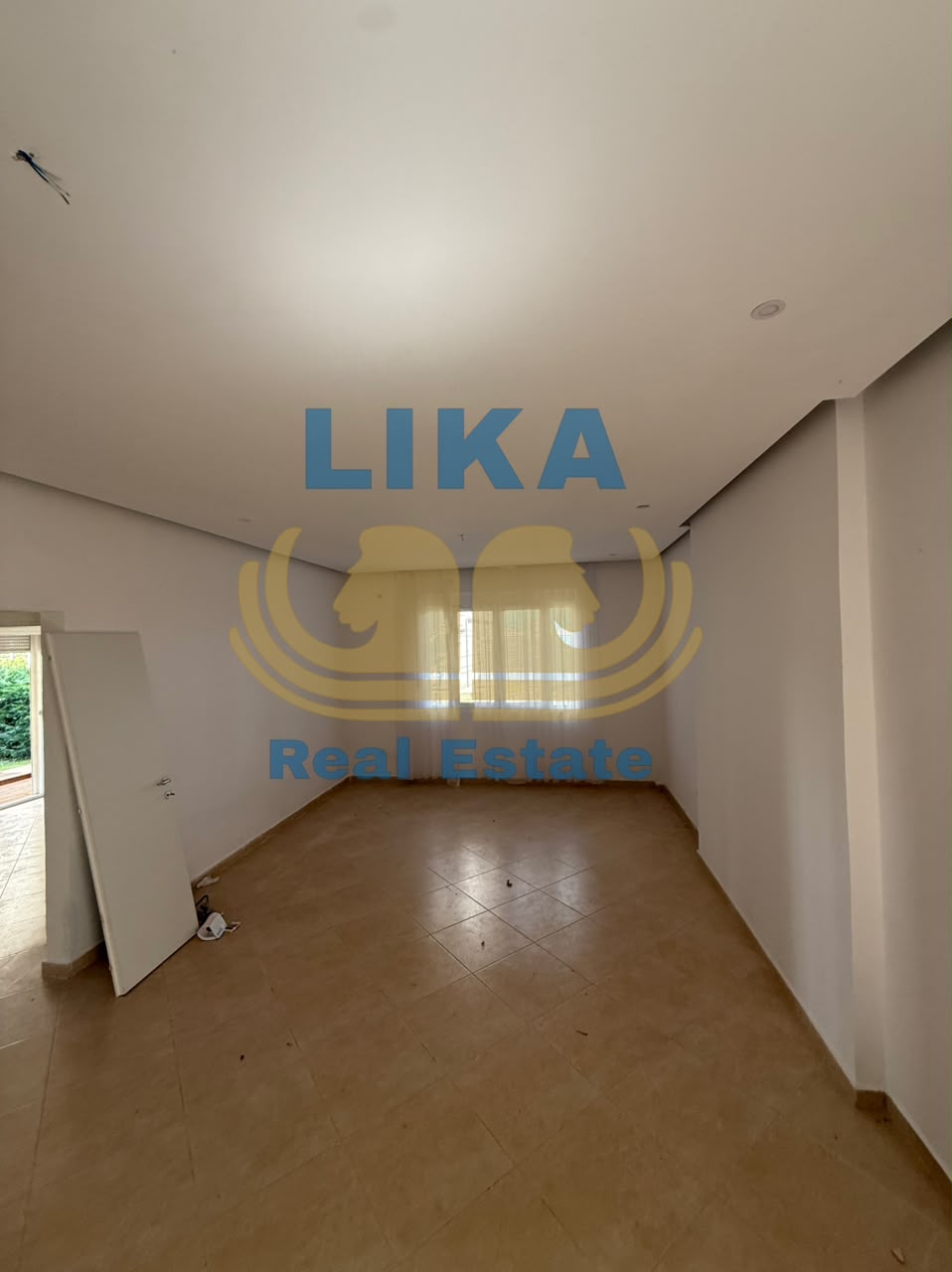 Apartament 2+1 në shitje në Qerret – Pranë detit me verandë 40 m² – 180,000€