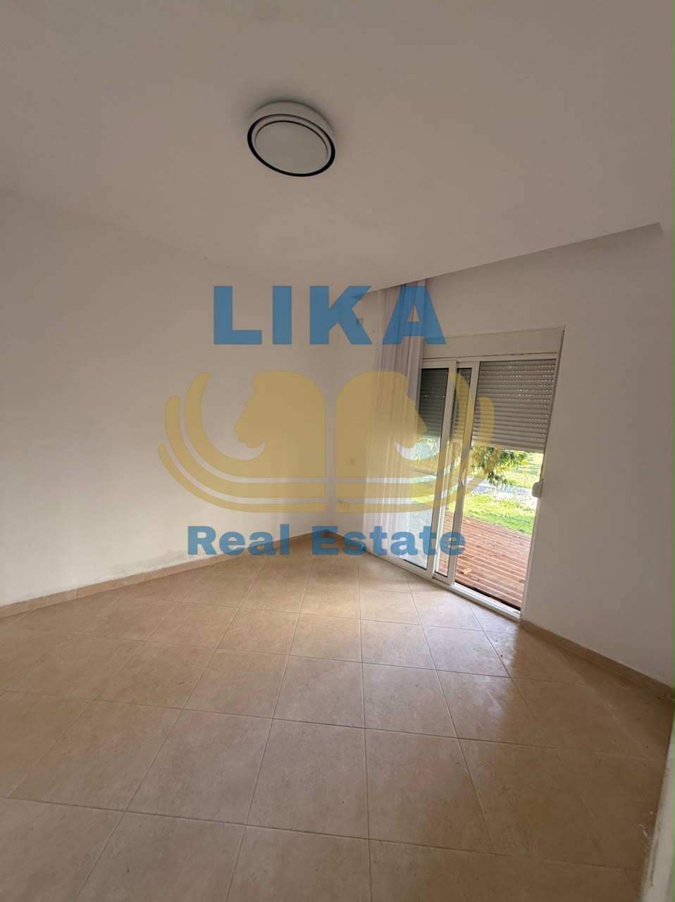 Apartament 2+1 në shitje në Qerret – Pranë detit me verandë 40 m² – 180,000€