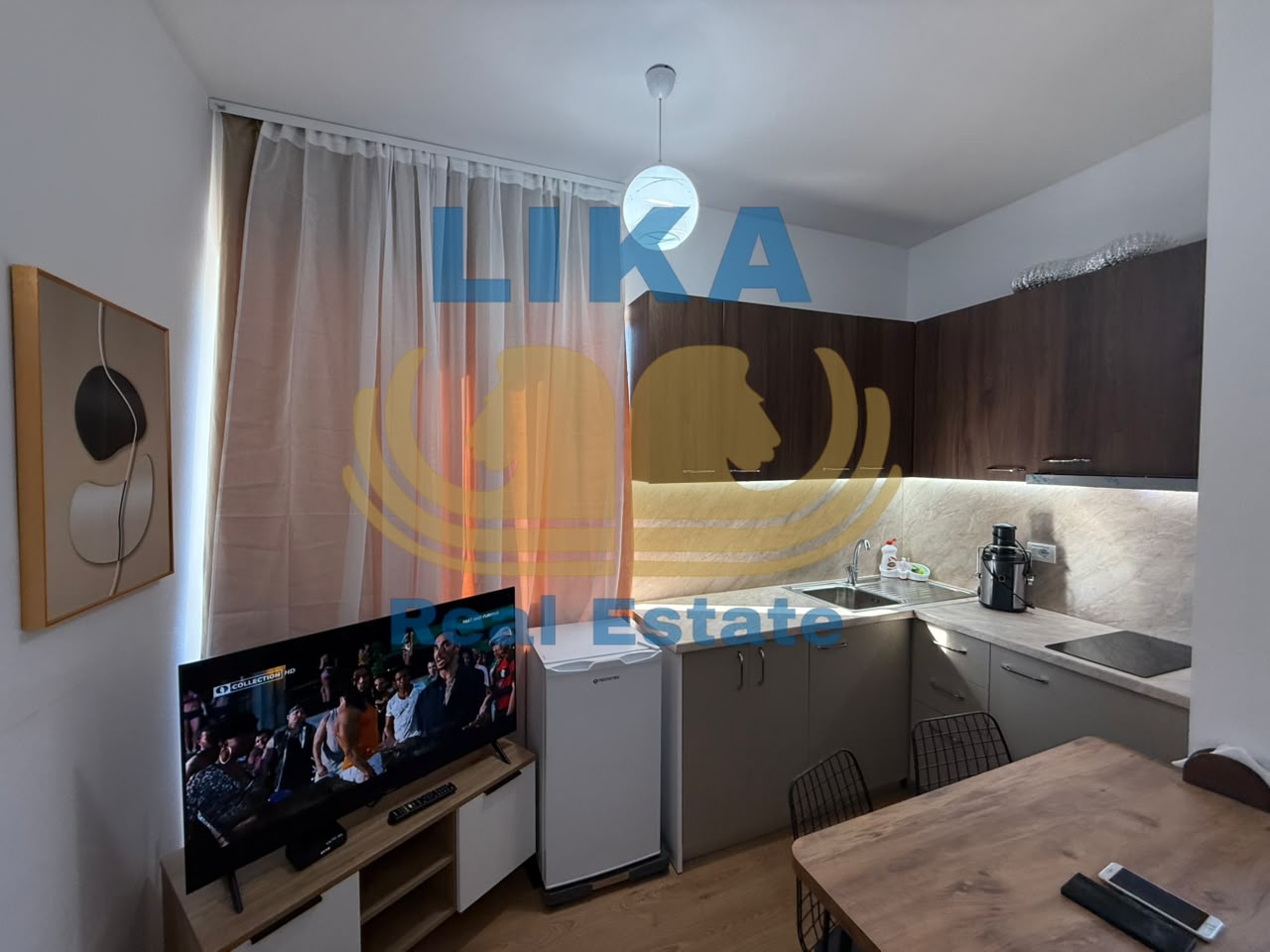 Verandë panoramike vetëm pak hapa nga deti.