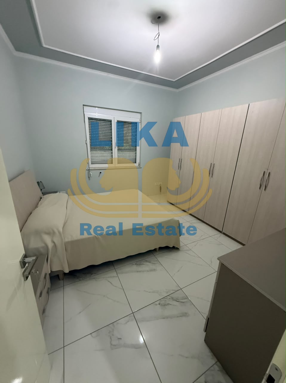 Një vilë që reflekton hapësirë, elegancë dhe privatësi.