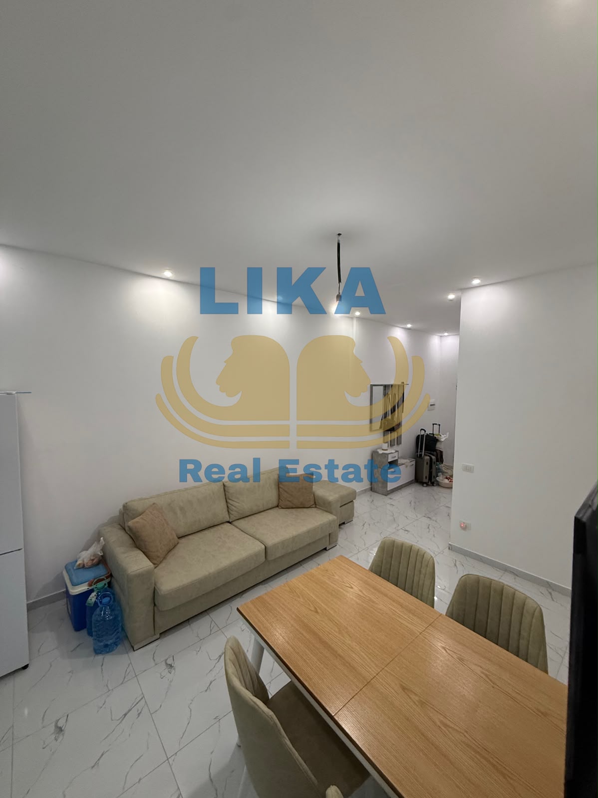 APARTAMENT NË SHITJE | VETËM 100 M NGA DETI