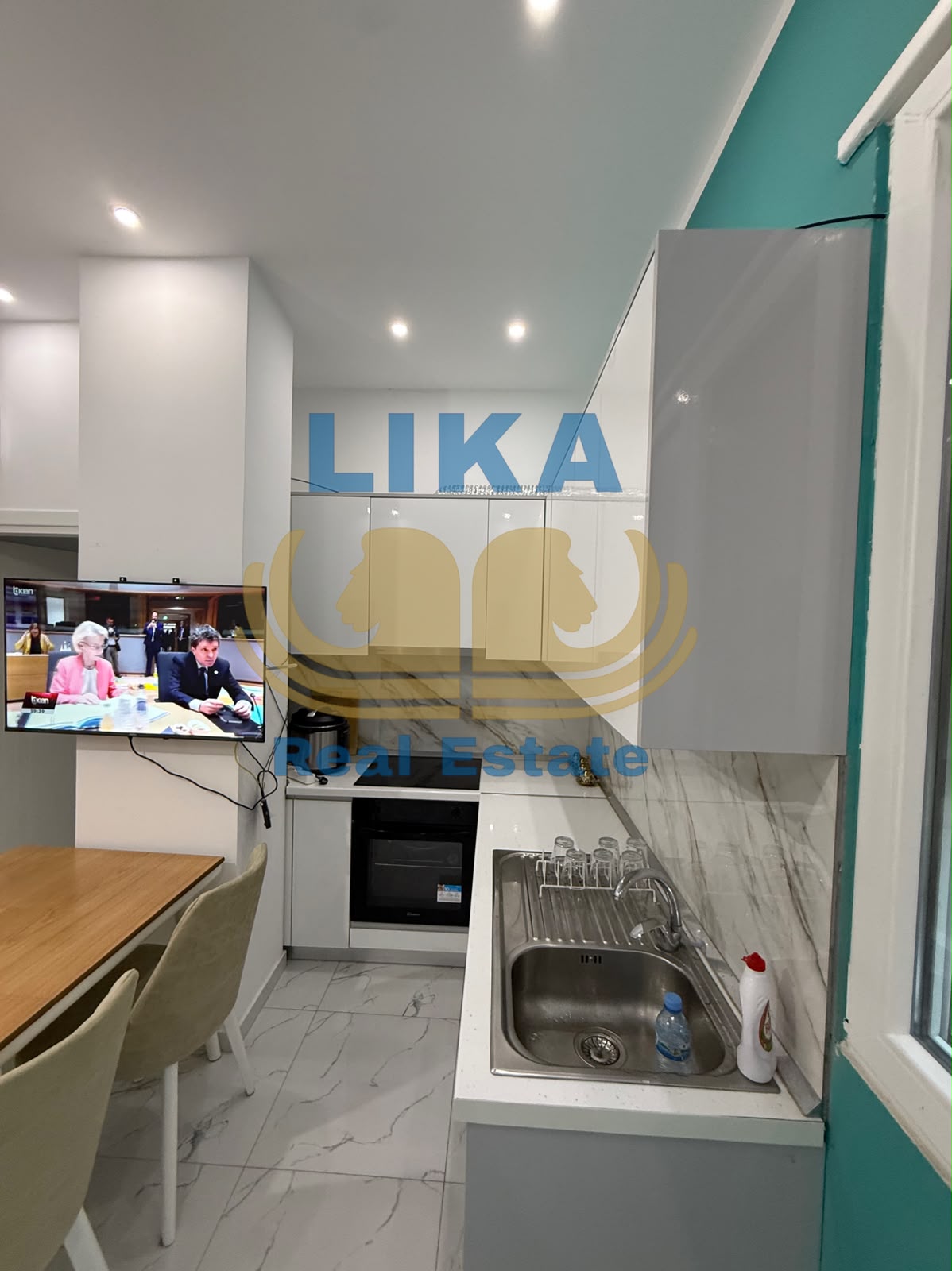 APARTAMENT NË SHITJE | VETËM 100 M NGA DETI