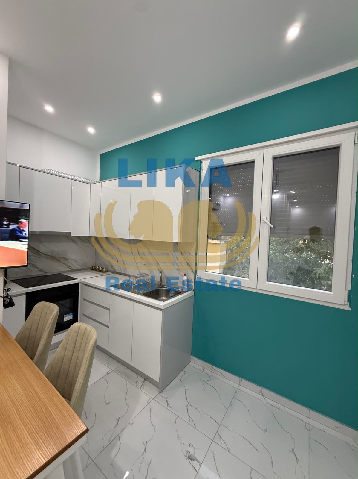 APARTAMENT NË SHITJE | VETËM 100 M NGA DETI