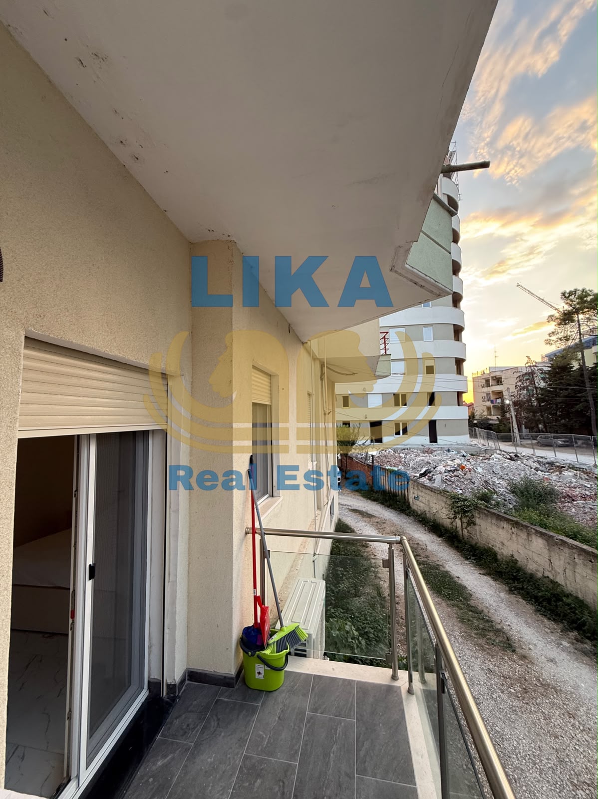 APARTAMENT NË SHITJE | VETËM 100 M NGA DETI