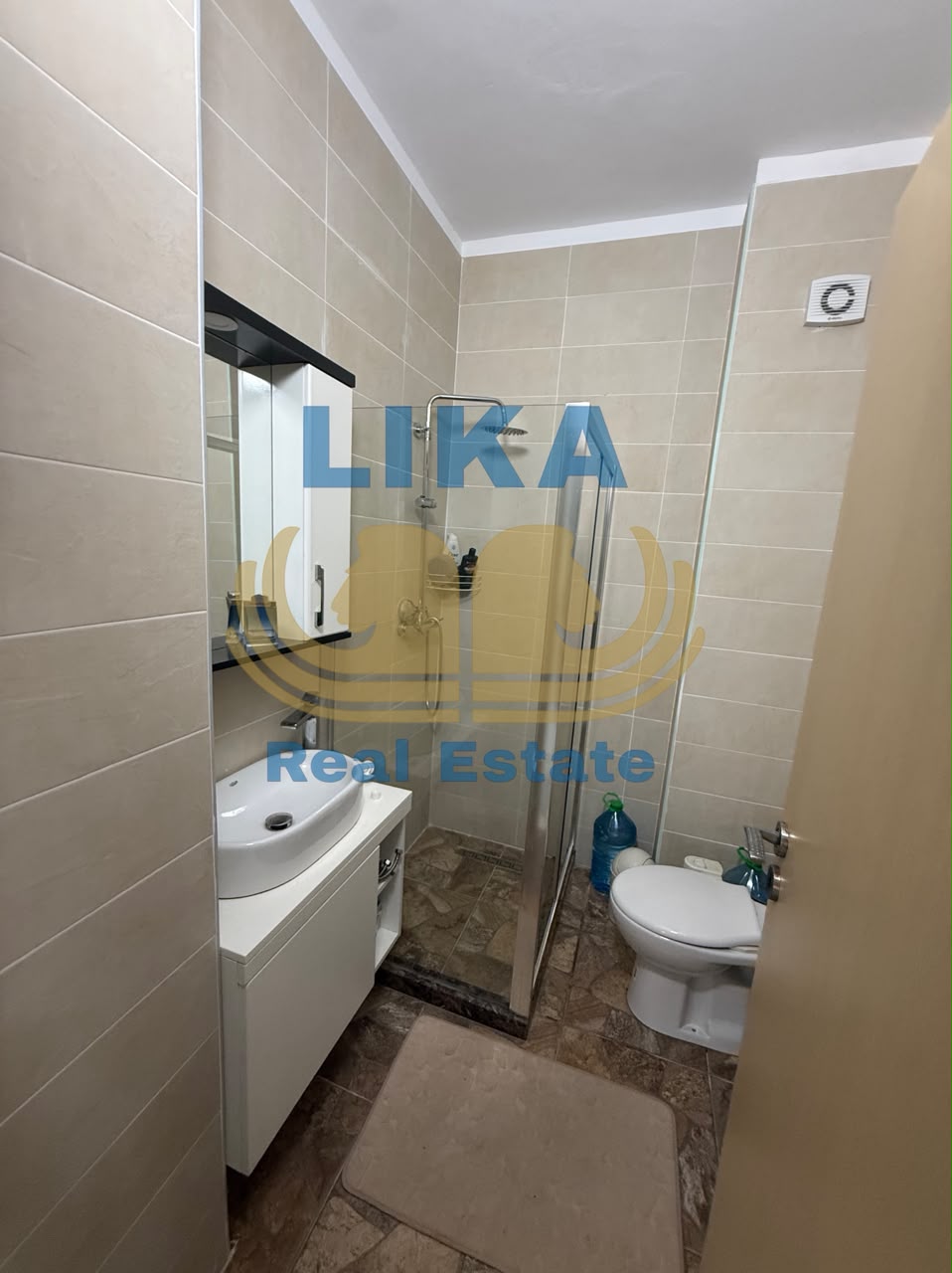 APARTAMENT 2+1 NË SHITJE – QERRET